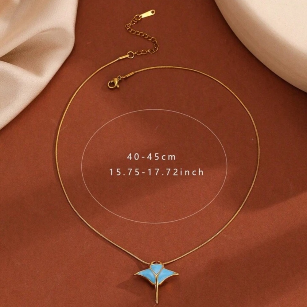 Manta Ray Gold Necklace - Picture 7 of 8